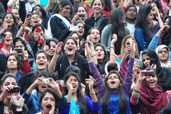 people-girls-women-600